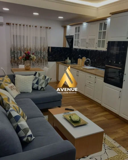 Tirane, jepet me qera apartament 1+1 Kati 4, 70 m² 760 € (Rruga Margarita Tutulani)