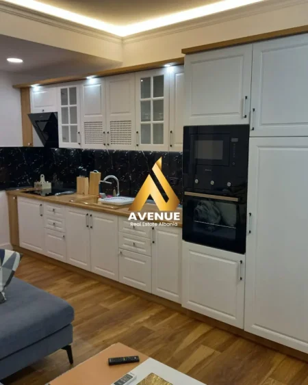 Tirane, jepet me qera apartament 1+1 Kati 4, 70 m² 760 € (Rruga Margarita Tutulani)