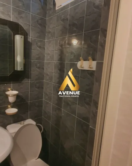 Tirane, jepet me qera Vile 2+1 Kati 3, 100 m² 510 € 