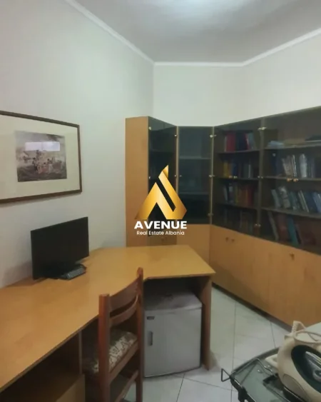 Tirane, jepet me qera Vile 2+1 Kati 3, 100 m² 510 € 