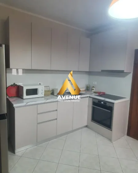 Tirane, jepet me qera Vile 2+1 Kati 3, 100 m² 510 € 