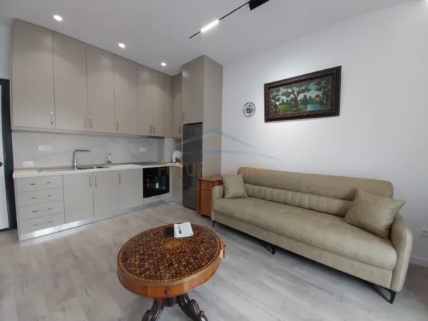 Tirane, jepet me qera apartament 1+1 Kati 4, 50 m² 400 € (Porta e Re, Sauk.)
