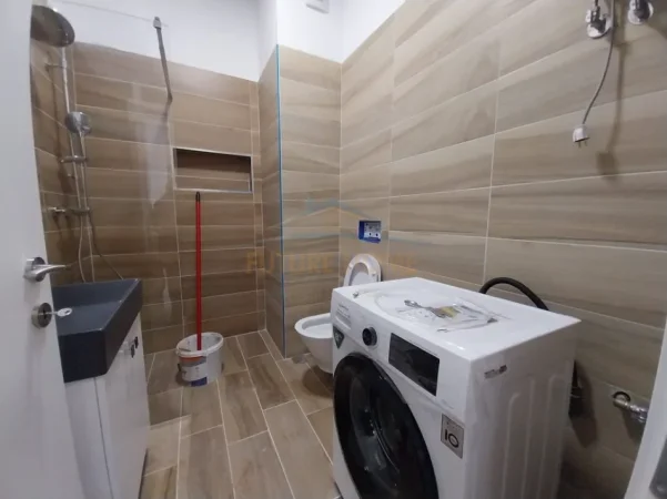 Tirane, jepet me qera apartament 1+1 Kati 4, 50 m² 400 € (Porta e Re, Sauk.)