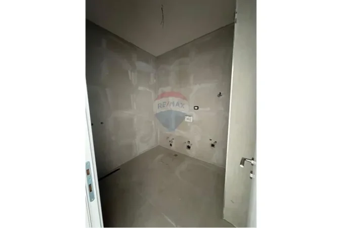 Tirane, shitet apartament 3+1 , 210.000 €