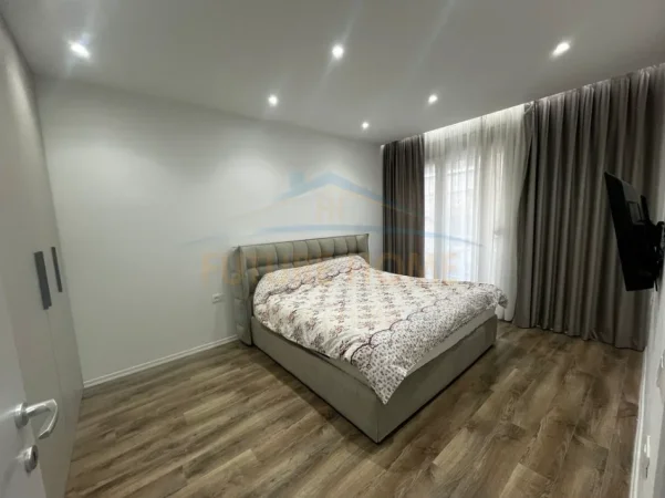 Tirane, jepet me qera apartament 2+1 Kati 1, 75 m² 750 € (Rruga e Bogdaneve)