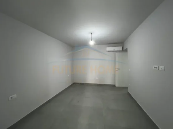 Tirane, jepet me qera ambjent biznesi Kati 1, 103 m² 1.300 € (Tek Materniteti i Ri, Bulevardi Zhan Dark)