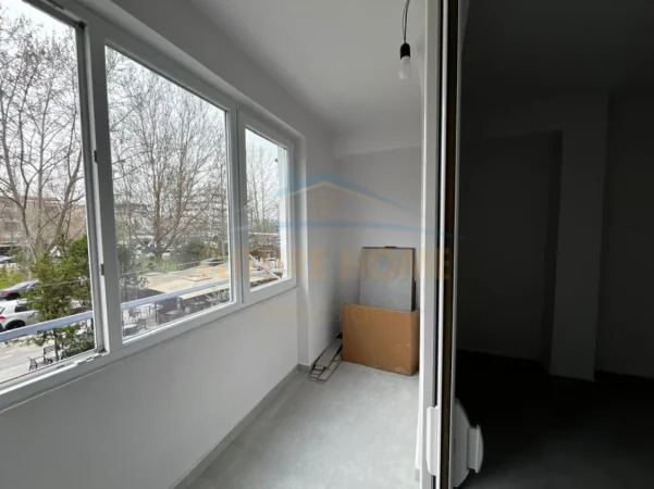 Tirane, jepet me qera ambjent biznesi Kati 1, 103 m² 1.300 € (Tek Materniteti i Ri, Bulevardi Zhan Dark)