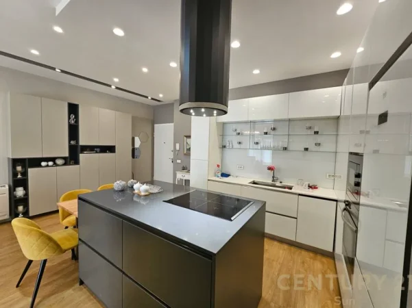 Tirane, jepet me qera apartament 2+1 Kati 2, 106 m² 900 € (kopshti botanik)