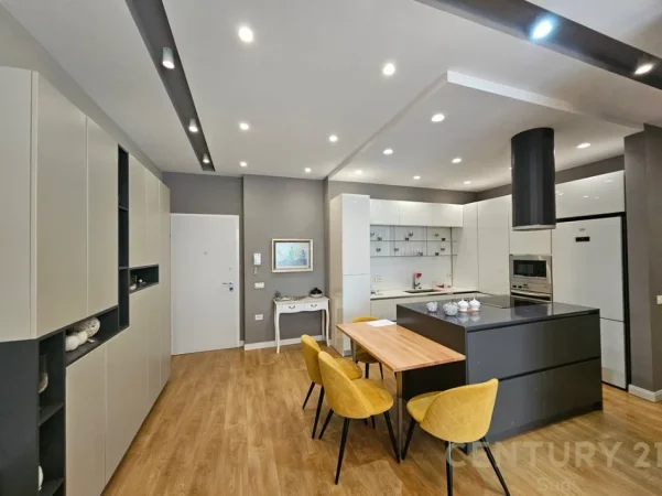 Tirane, jepet me qera apartament 2+1 Kati 2, 106 m² 900 € (kopshti botanik)