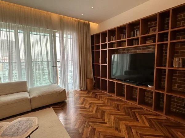 Tirane, jepet me qera apartament 2+1+2+Ballkon Kati 13, 122 m² 2.300 € (Ambasador 3)