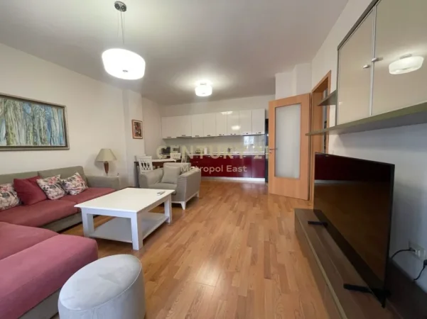 Tirane, jepet me qera apartament 2+1 Kati 5, 110 m² 800 € (pazari i ri)