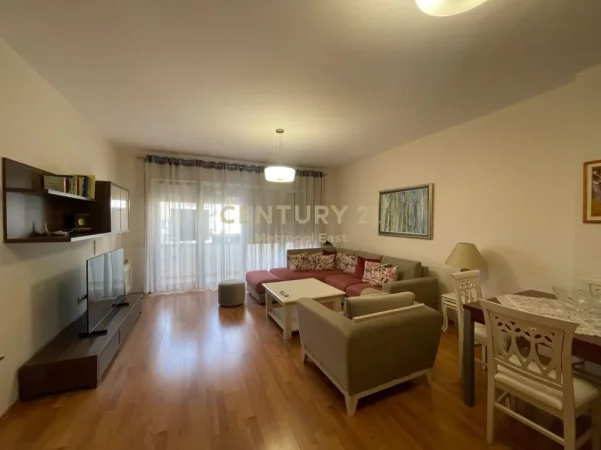 Tirane, jepet me qera apartament 2+1 Kati 5, 110 m² 800 € (pazari i ri)