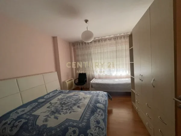 Tirane, jepet me qera apartament 2+1 Kati 5, 110 m² 800 € (pazari i ri)