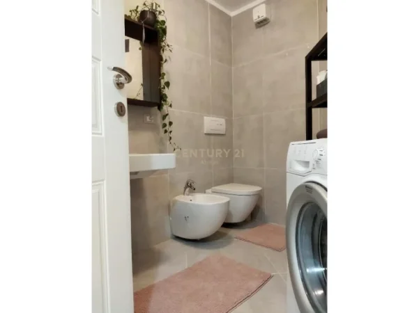 Tirane, jepet me qera apartament 1+1 Kati 3, 61 m² 600 € (ish tregu elektrik)