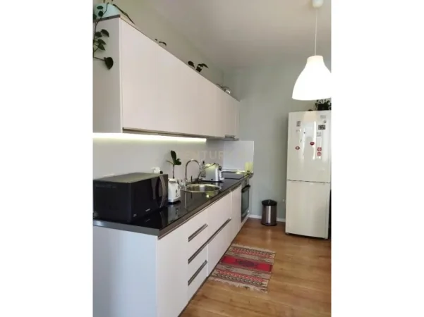Tirane, jepet me qera apartament 1+1 Kati 3, 61 m² 600 € (ish tregu elektrik)