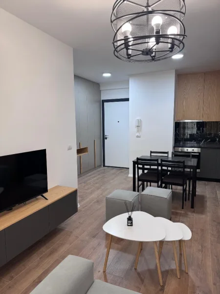 Tirane, jepet me qera apartament 1+1+Ballkon Kati 5, 80 m² 500 € (Apartament 1+1 Per Qera Akses Tirana I Mobiluar dhe Pabanuar Me Pare)