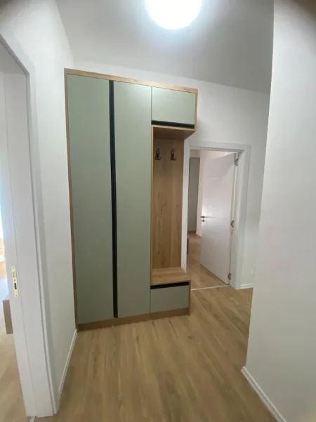 Tirane, jepet me qera apartament 2+1+Ballkon Kati 5, 100 m² 700 € (RRUGA 5 MAJI)