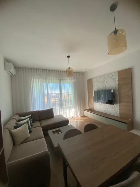 Tirane, jepet me qera apartament 2+1+Ballkon Kati 5, 100 m² 700 € (RRUGA 5 MAJI)