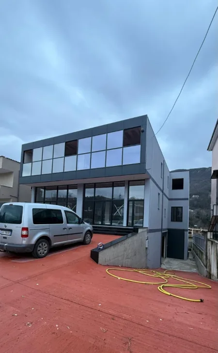 Tirane, jepet me qera ambjent biznesi Kati 0, 400 m² 4.000 € (MULLET)