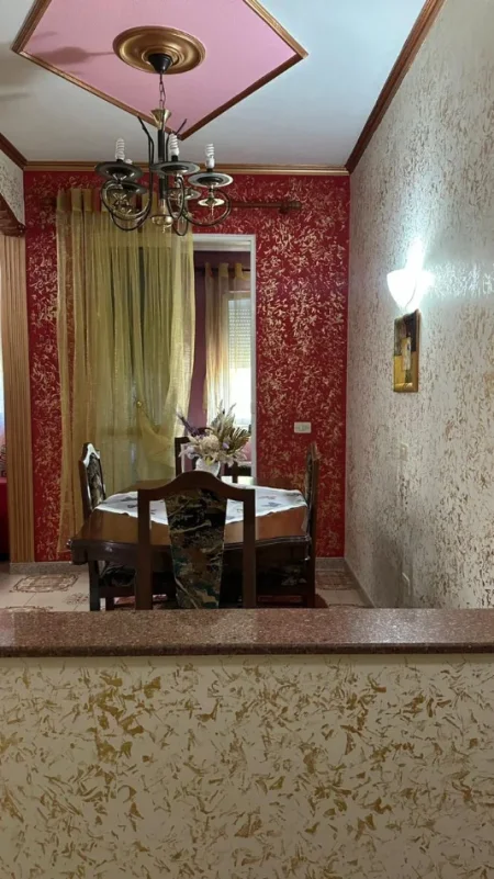 Tirane, jepet me qera apartament 2+1+Ballkon Kati 3, 700 € (Prane Gjimnazit Besnik Sykja)