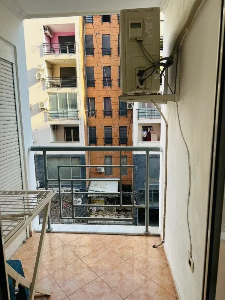 Tirane, jepet me qera apartament 2+1+Ballkon Kati 3, 100 m² 650 € (ZOGU I ZI)