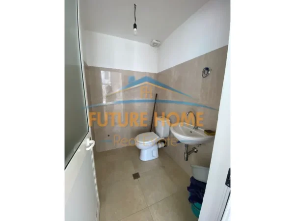 Tirane, shitet ambjent biznesi Kati 0, 37 m² 213.000 € (Komuna e Parisit)