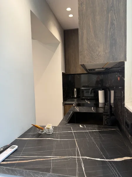 Jap me qera ditore ,javore ,garsoniere te 21 Dhjetori mozaiku Kati 1, 37 m² (21 dhjetori)