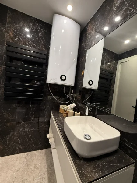 Jap me qera ditore ,javore ,garsoniere te 21 Dhjetori mozaiku Kati 1, 37 m² (21 dhjetori)