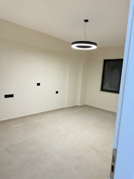 Tirane, jepet me qera apartament 2+1+Ballkon Kati 2, 100 m² 750 € (Rruga Rapo Hekali)