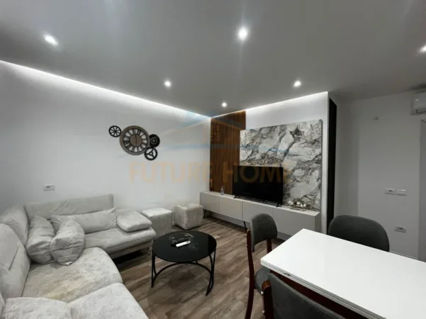 Tirane, jepet me qera apartament 2+1+Ballkon Kati 1, 75 m² 750 € (Rruga e Bogdaneve)