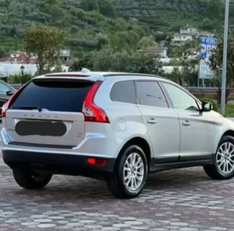 Tirane, shitet SUV Volvo XC60 Nafte, gri metalizato automatik 240.000 km 6.400 €