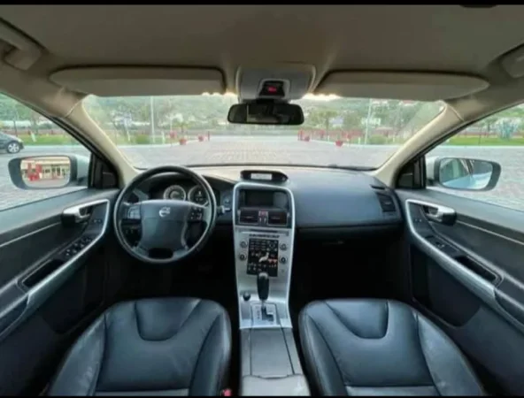 Tirane, shitet SUV Volvo XC60 Nafte, gri metalizato automatik 240.000 km 6.400 €