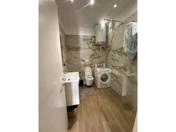 Tirane, jepet me qera apartament 1+1+Ballkon Kati 2, 71 m² 800 € (TEG)