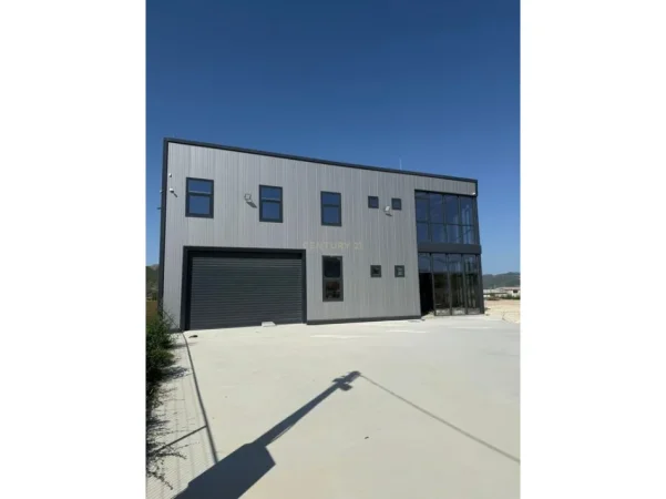 Tirane, shes Kapanon per shitje ose qera 4.000 €