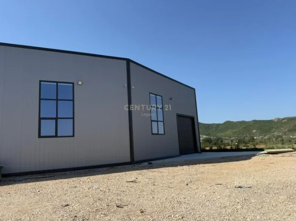 Tirane, shitet ose jepet me qera kapanon 1300 m² (Arban Kashar)