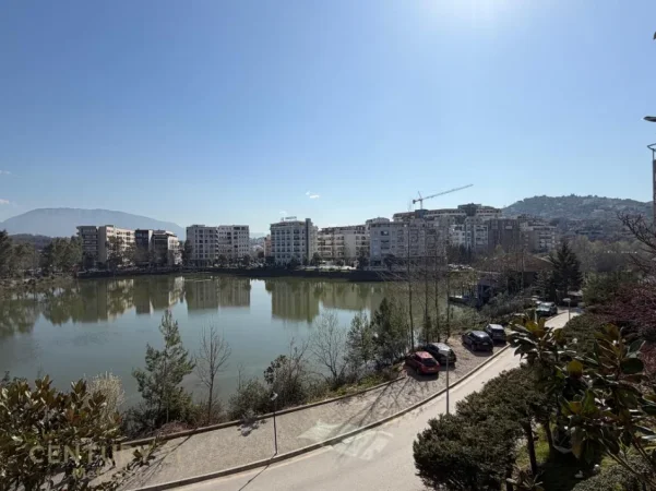 Tirane, shitet apartament 2+1+Ballkon Kati 2, 127 m² (liqeni i thate)