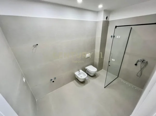Tirane, shitet 2+1+Ballkon Kati 3, 118 m² (liqeni i thate)