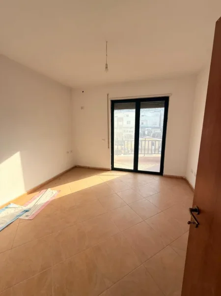 Tirane, shitet apartament 2+1+Ballkon Kati 5, 126 m² 250.000 € (Kristal Center)