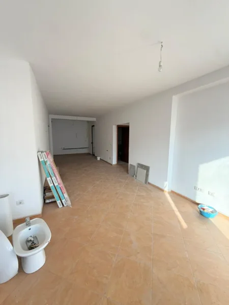 Tirane, shitet apartament 2+1+Ballkon Kati 5, 126 m² 250.000 € (Kristal Center)