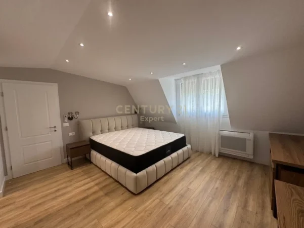 Tirane, shitet apartament duplex 3+1+Ballkon , 213 m² (liqeni i thate)