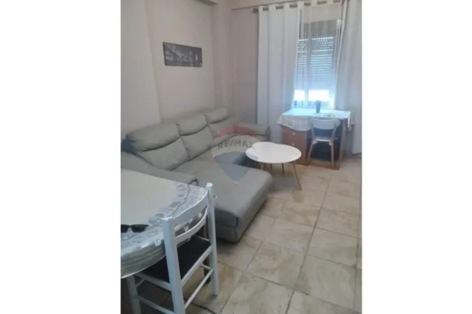 Tirane, jepet me qera apartament 2+1 Kati 5, 700 € (Prokuroria e Rrethit Tirane)