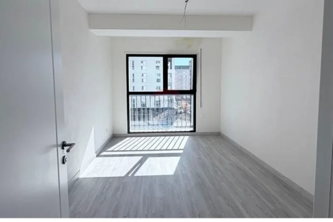 Tirane, shitet ambjent biznesi Kati 1, 