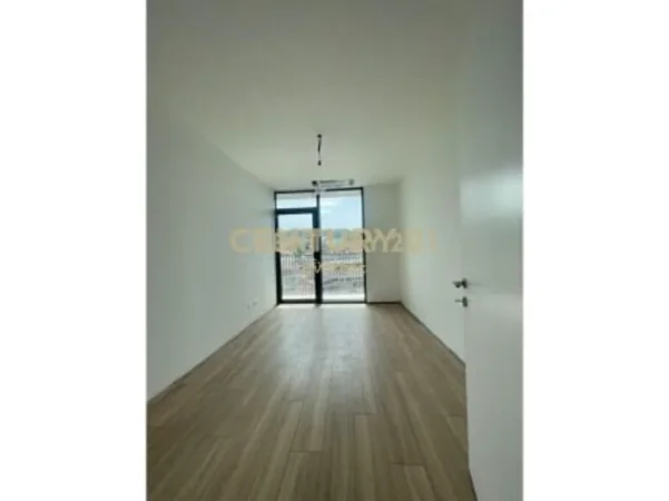 Tirane, jepet me qera zyre Kati 11, 134 m² 1.600 € (liqeni i tiranes lake view)