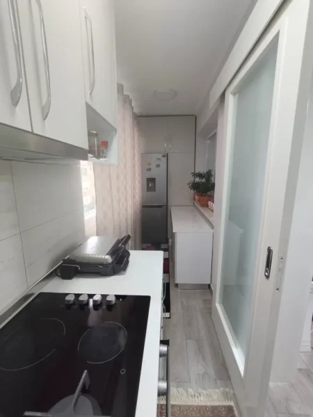 Tirane, jepet me qera apartament 1+1 Kati 5, 55 m² 500 € (Zonja Curre)