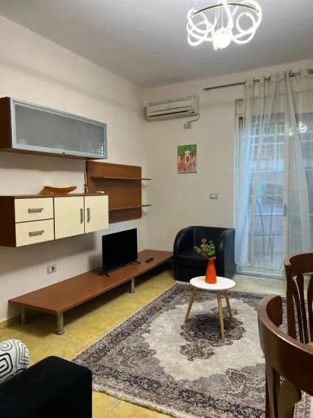 Tirane, jepet me qera apartament 1+1 Kati 1, 60 m² 600 € (Mine peza)