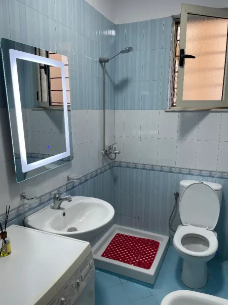 Tirane, jepet me qera apartament 1+1 Kati 1, 60 m² 600 € (Mine peza)