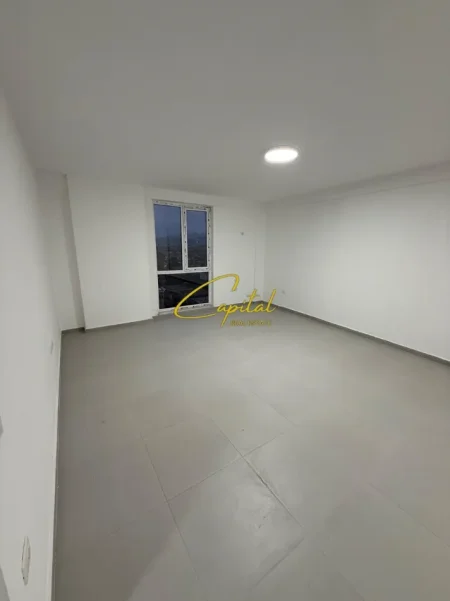 Tirane, jepet me qera apartament 2+1 Kati 5, 110 m² 400 € (RRUGA E DIBRES)