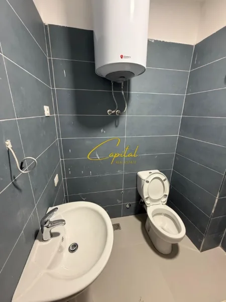 Tirane, jepet me qera apartament 2+1 Kati 5, 110 m² 400 € (RRUGA E DIBRES)