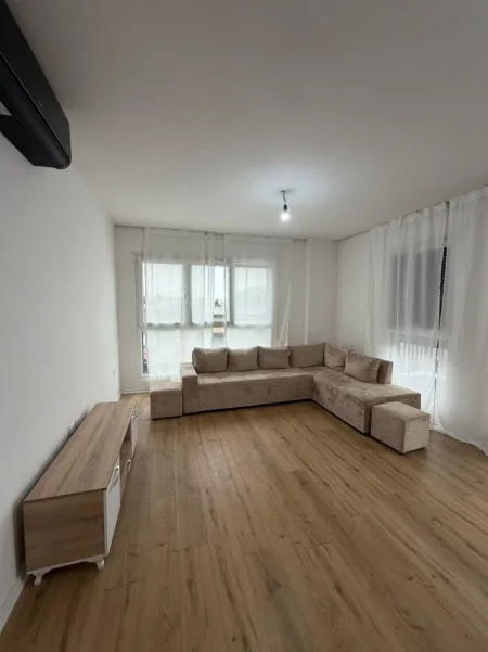 Tirane, jepet me qera apartament 2+1+Ballkon Kati 3, 111 m² 749 € (Rruga Don Bosko)