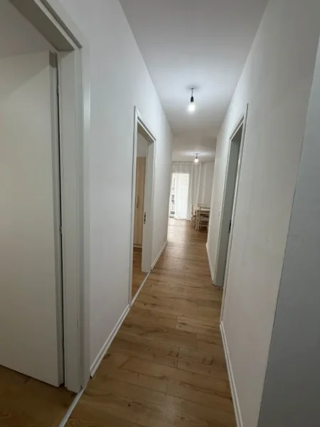 Tirane, jepet me qera apartament 2+1+Ballkon Kati 3, 111 m² 749 € (Rruga Don Bosko)